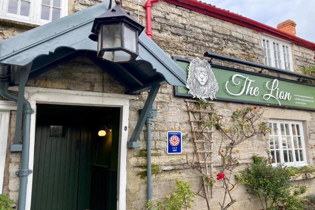 Hotel The Lion At West Pennard Zewnętrze zdjęcie The Lion Inn, Settle