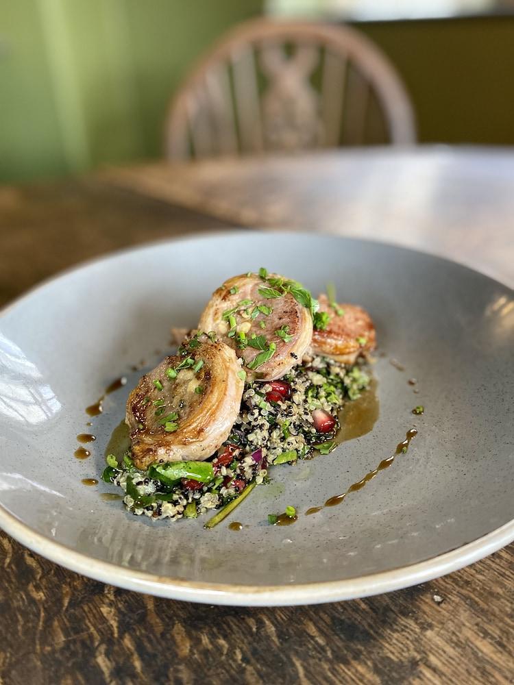 Hotel The Lion At West Pennard Zewnętrze zdjęcie Quinoa salad with lamb