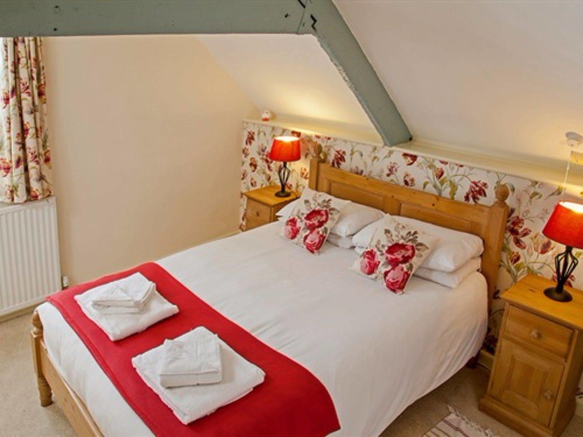 Hotel The Lion At West Pennard Zewnętrze zdjęcie The Rose Room